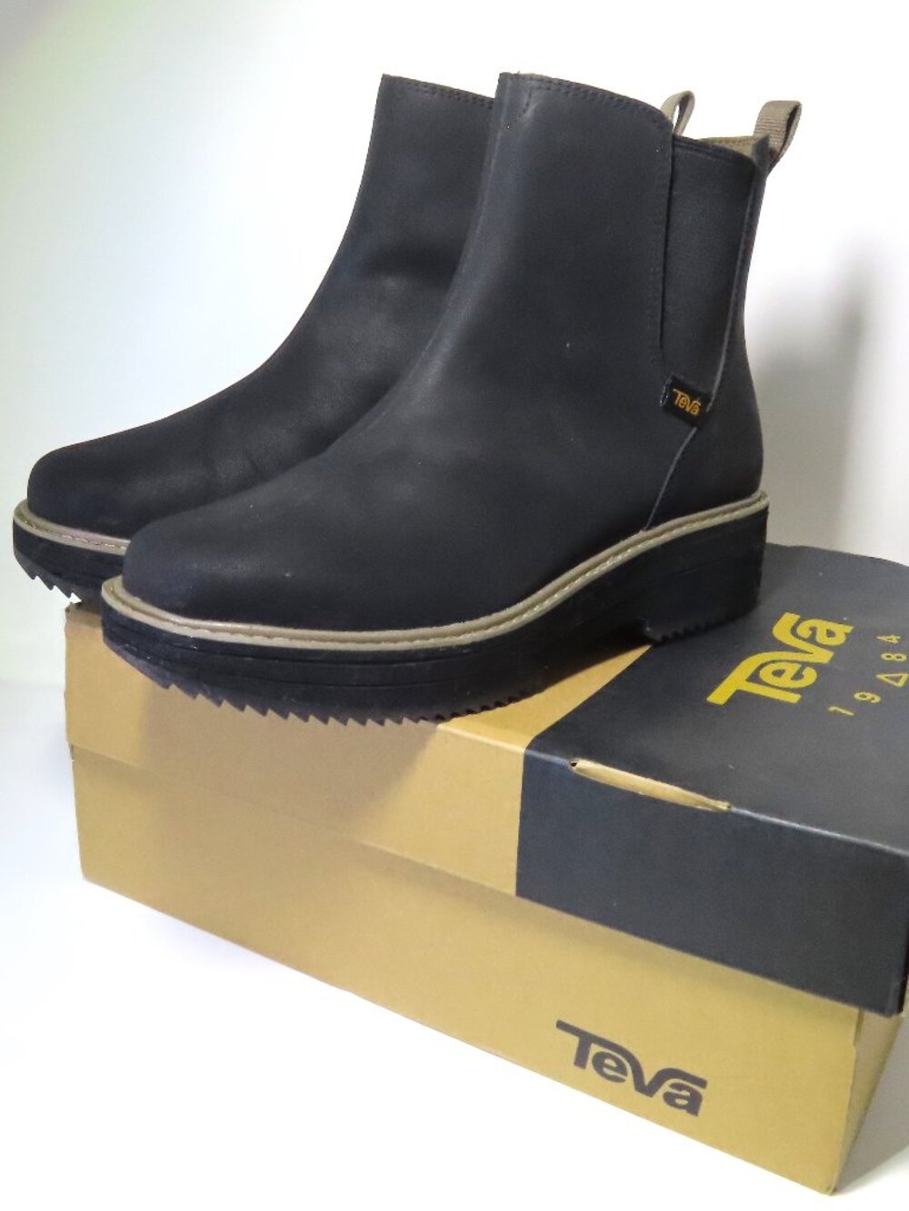 Teva Chelsea Midform Black Leather Ankle Boots Size 7